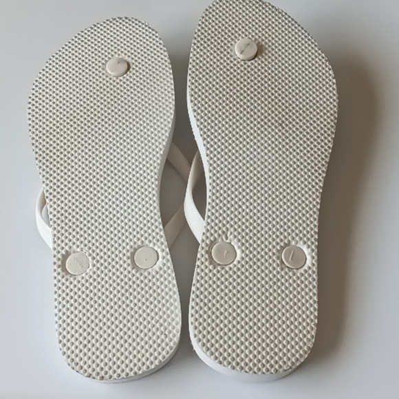 Old Navy White Flip-flops - Picture 2 of 2